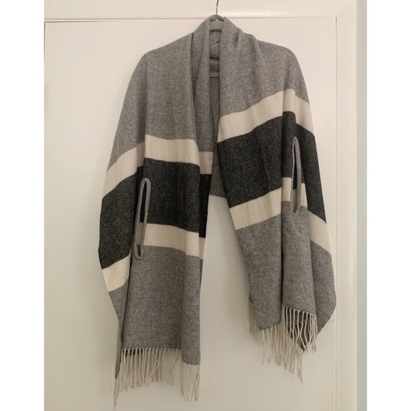 🎉HP🎉 NWT Madewell Grey and White Wool Striped Boho Cape - Picture 6 of 10